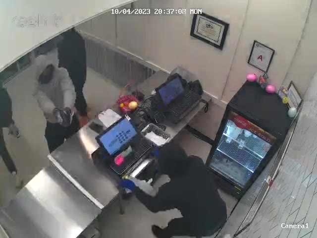 VIDEO: Kyle police searching for armed robbery suspects at Mr. Gatti's Pizza